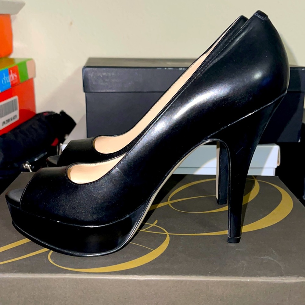 Black leather Heels open toe by Enzo Angiolini size 5M